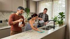 Dois sprays caseiros com óleos essenciais para limpar e perfumar: um leva vinagre — o outro é o que as pedras pedem